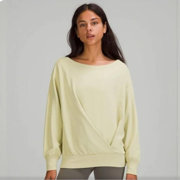 Lululemon pleated modal fleece sweatshirt women’s 2 - Picture 1 of 4